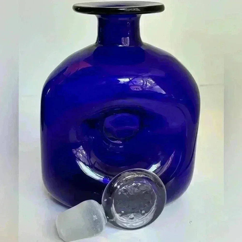 Hand blown cobalt glass pinch decanter with clear glass stopper - Picture 3 of 4